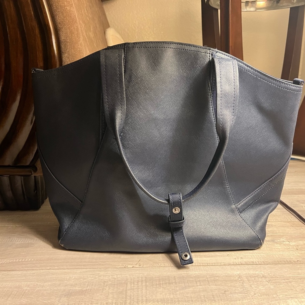 Lululemon purse/ bag in pretty good condition